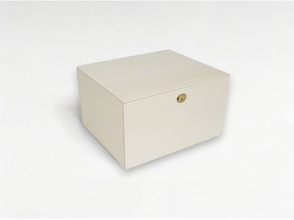 Wooden box 28x24x16 cm. with hinge and clasp Ref.PC4F9