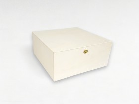 Caja de madera 33x33x15 cm. c/bisagra y broche Ref.P53C54