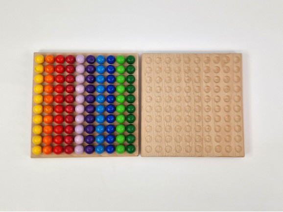 Wooden board 23x23x1.8 cm. for 100 balls Ø20 mm.Ref.MO197