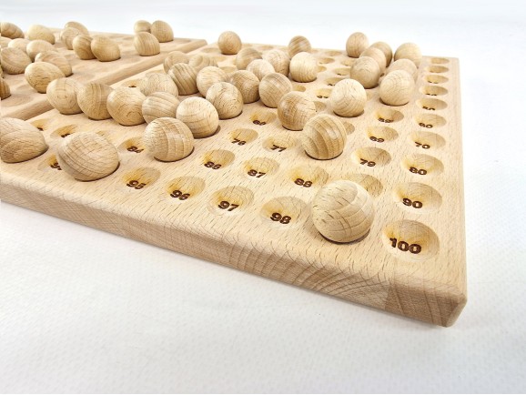 Wooden board 23x23x1.8 cm. for 100 balls Ø20 mm.Ref.MO197