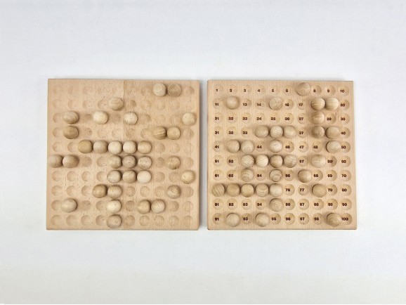 Wooden board 23x23x1.8 cm. for 100 balls Ø20 mm.Ref.MO197