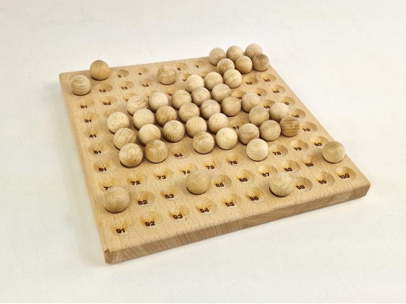 Wooden board 23x23x1.8 cm. for 100 balls Ø20 mm.Ref.MO197