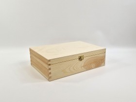 Pine wooden box 34x25x10 cm. with hinge and clasp Ref.DRPZ200