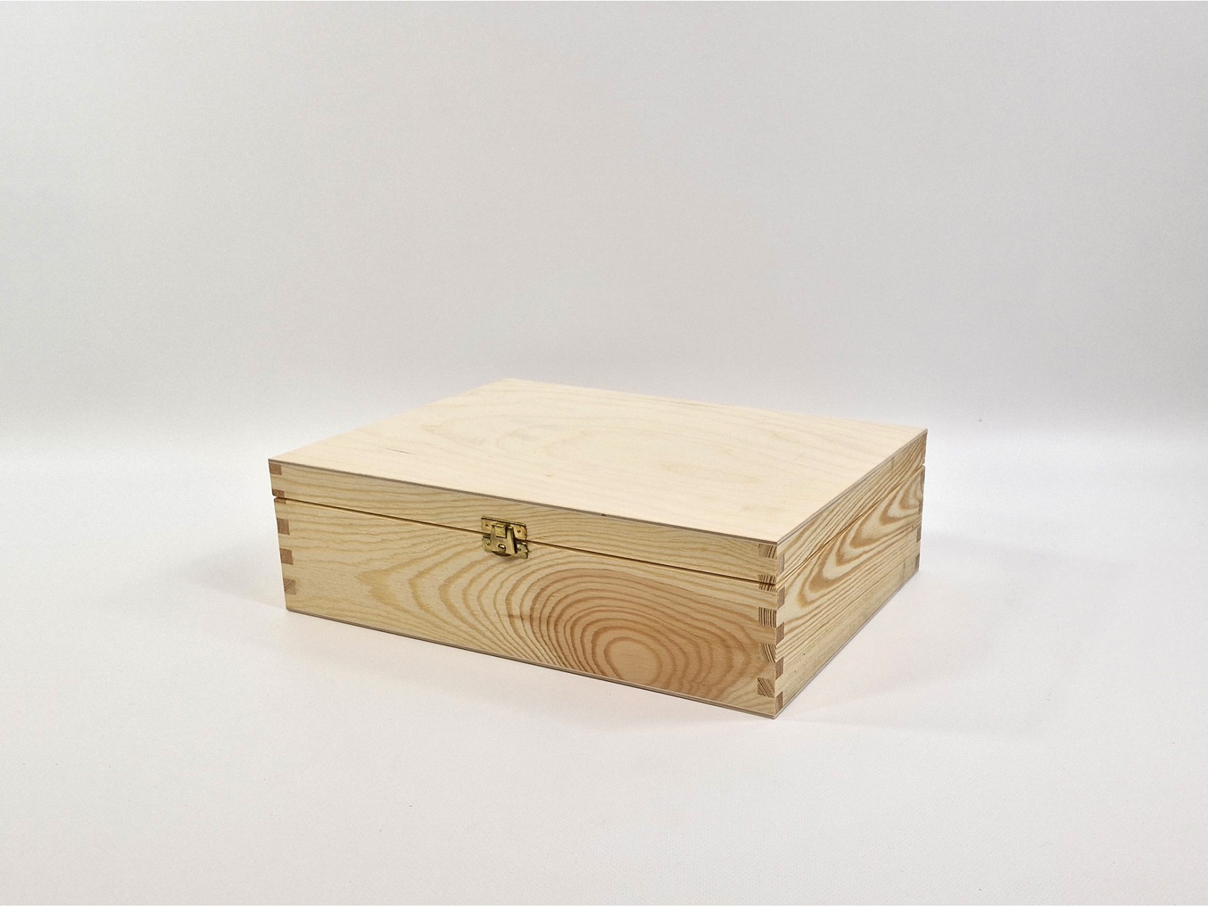 Caja de madera pino 34x25x10 cm. c/bisagra y broche Ref.DRPZ200 - Mabaonline