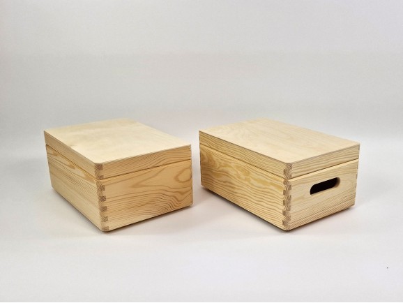 Pine wooden box 30x20x14 cm. with hinges Ref.DRSD130