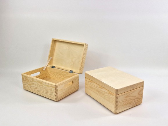 Pine wooden box 30x20x14 cm. with hinges Ref.DRSD130