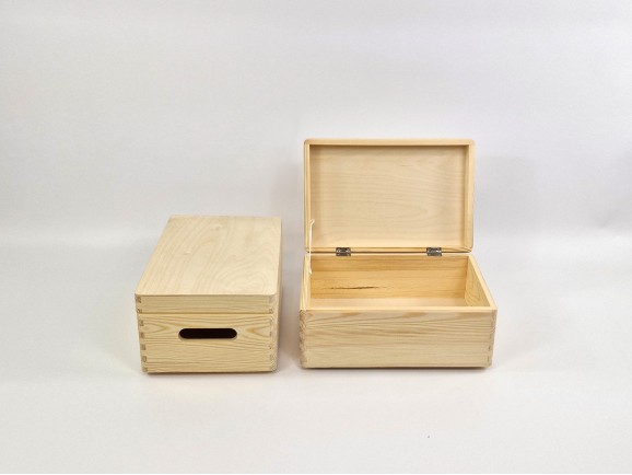 Pine wooden box 30x20x14 cm. with hinges Ref.DRSD130