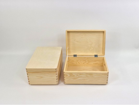 Pine wooden box 30x20x14 cm. with hinges Ref.DRSD130