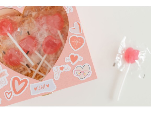 Caja de madera Corazón 15x15x8 cm. c/bisagra y broche Ref.PCC47