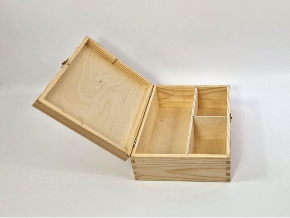 Caja de madera pino 30x23,5x11 cm. c/bis,broche y divisiones Ref.DRPZ290