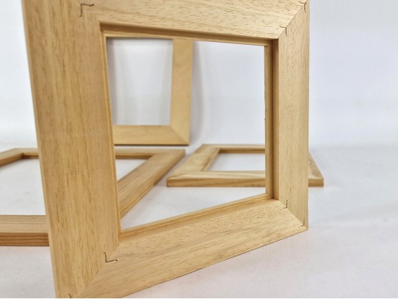 Wooden moldings with recess Ref.MO99