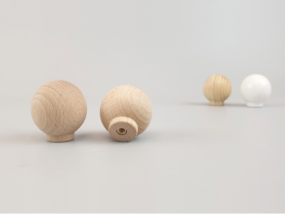 Pine and beech ball handle Ø3 cm. with nut Ref.3