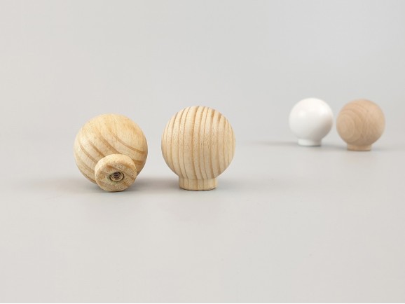 Pine and beech ball handle Ø3 cm. with nut Ref.3