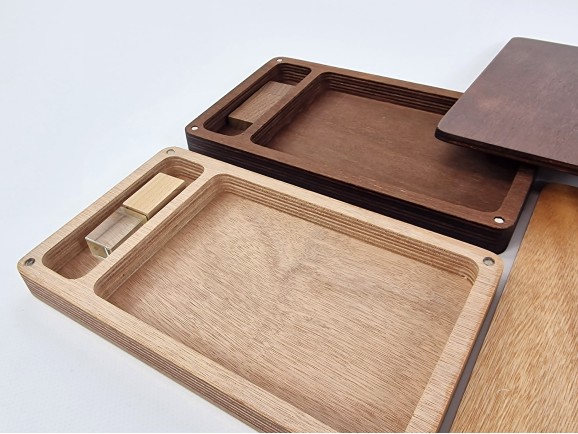 Varnished wooden photo box with magnets, 2 sizes. Ref. PCF5V