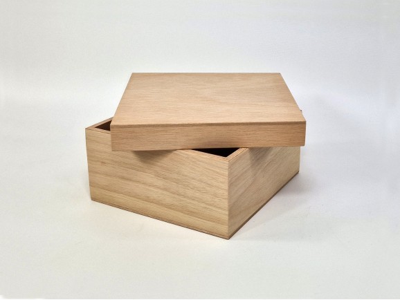 Caja de madera 21,5x21,5x10 cm. c/tapa Ref.PC20OK
