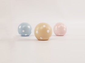 Child's handle Ball Color 4 cm. White polka dots
