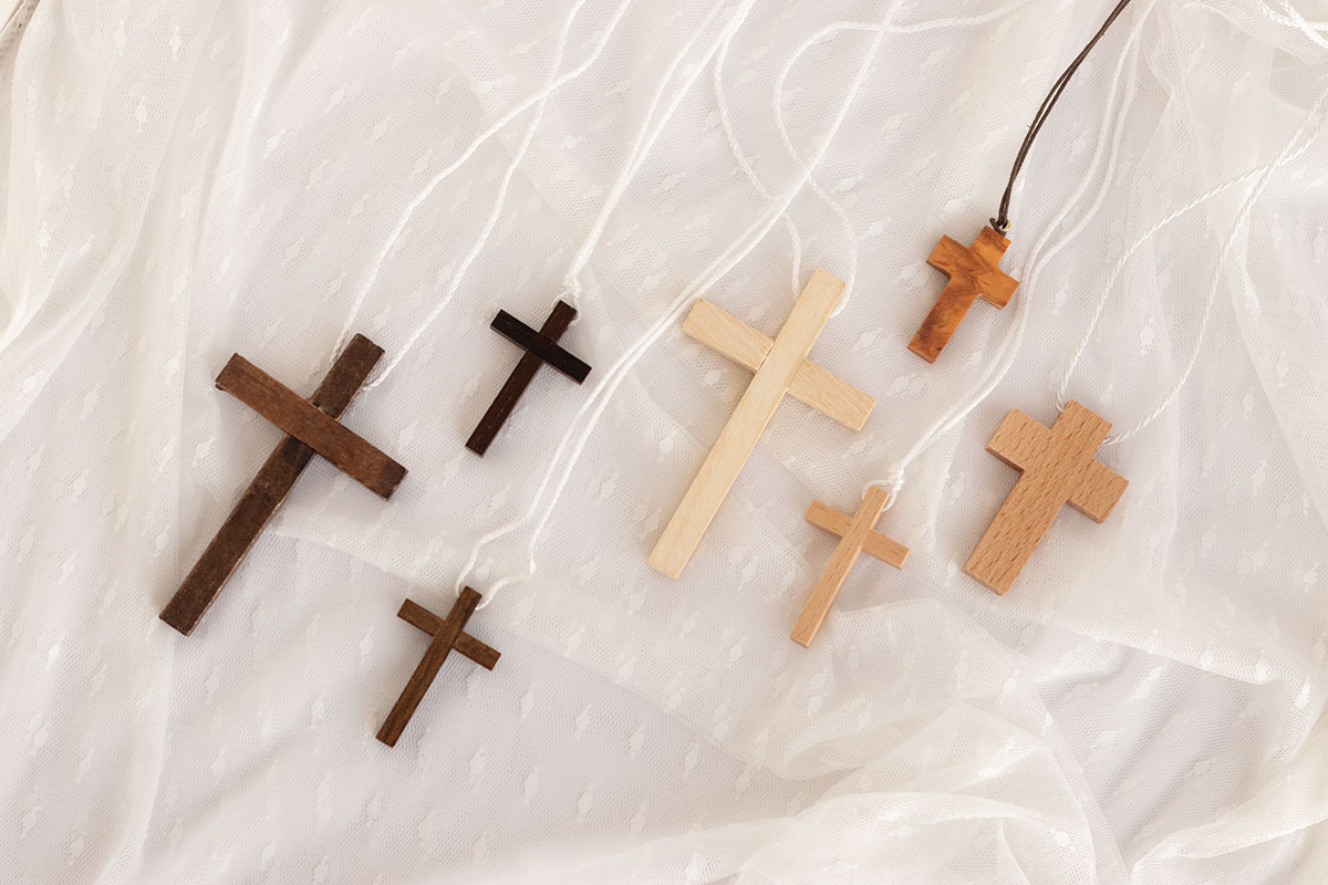 Nuevas cruces de madera para Primera Comunión