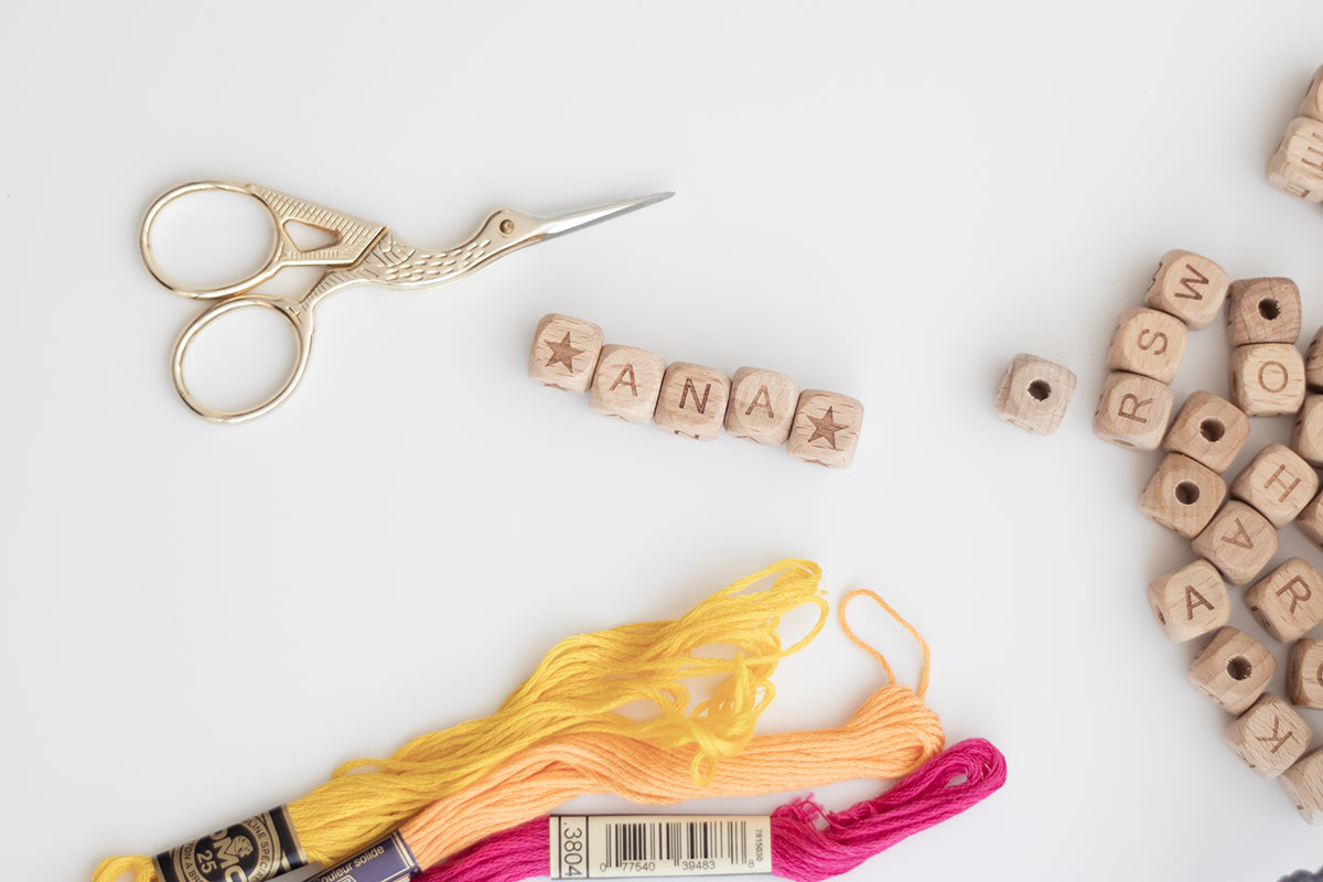 DIY pulseras veraniegas con cuentas de madera