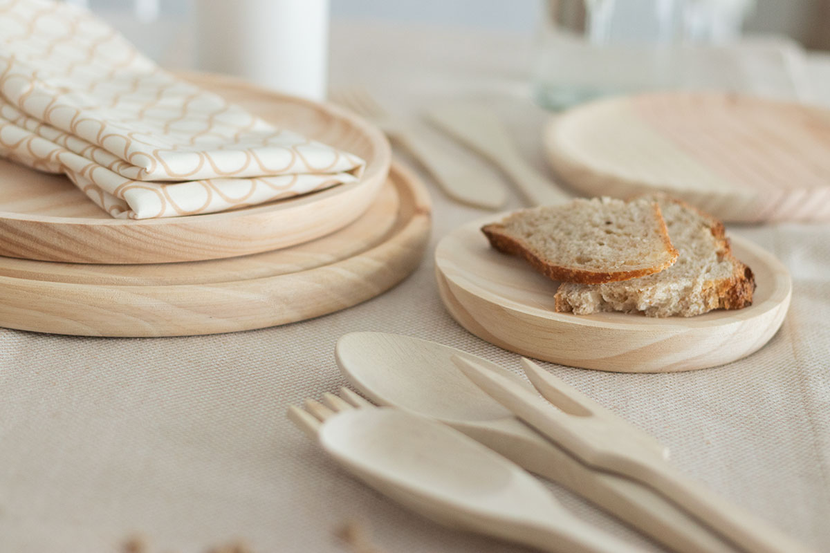 Cómo decorar tu mesa con utensilios de madera: ideas bonitas y sencillas