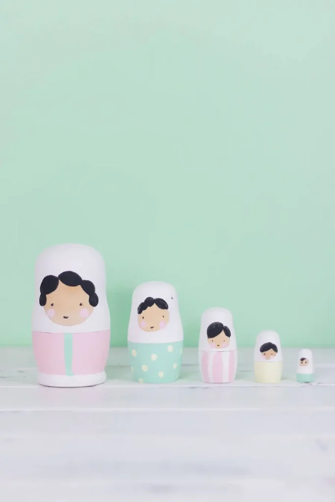 Tu familia de matrioskas terminada y lista para decorar
