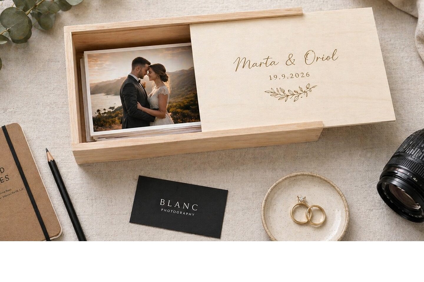 CÓMO ENTREGAR TUS SESIONES DE BODA Y COMUNIÓN CON ESTILO: LA GUÍA DE CAJAS DE MADERA PARA FOTÓGRAFOS