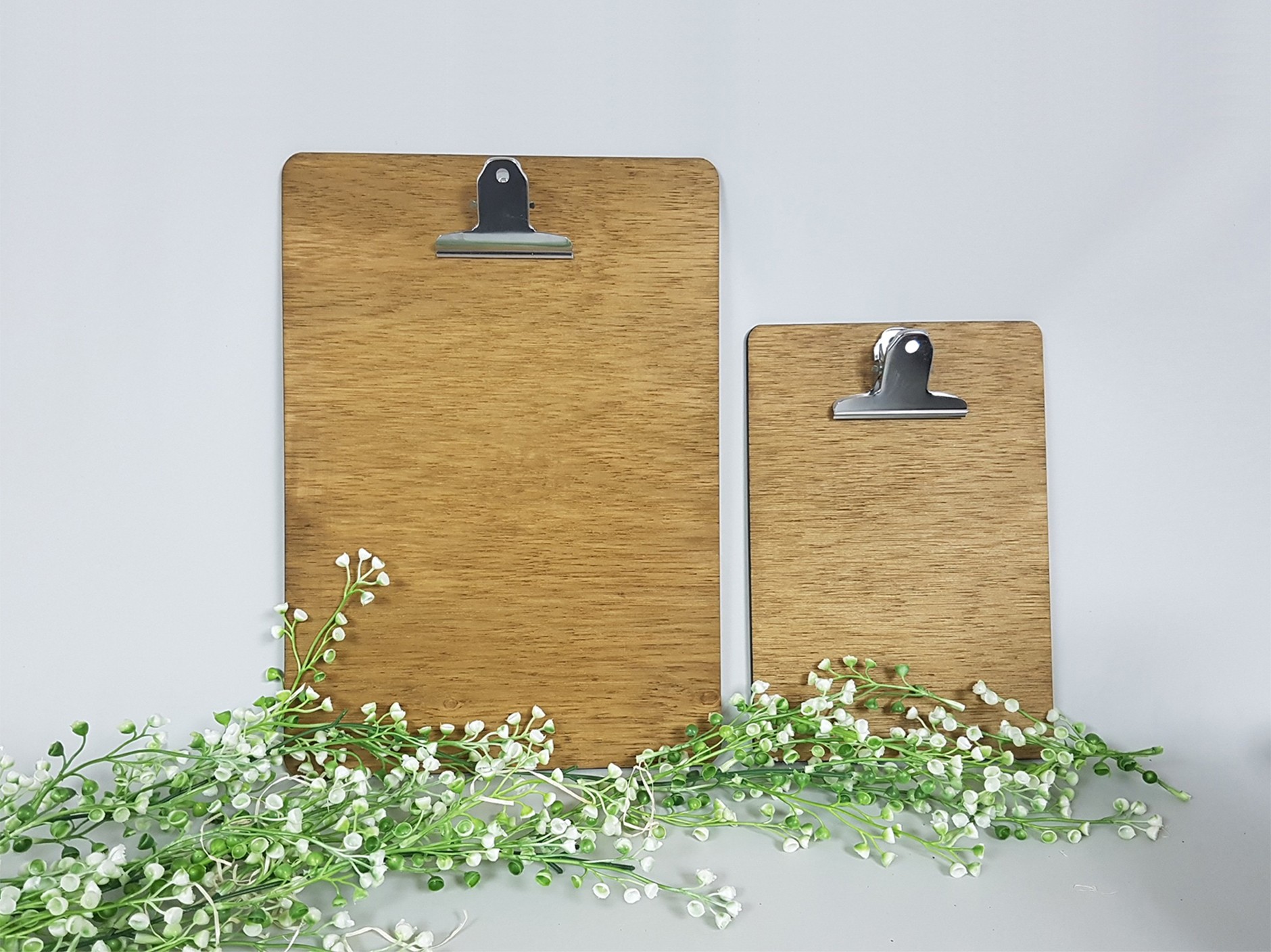 Letter Wooden menu with clothespin Ref.H33