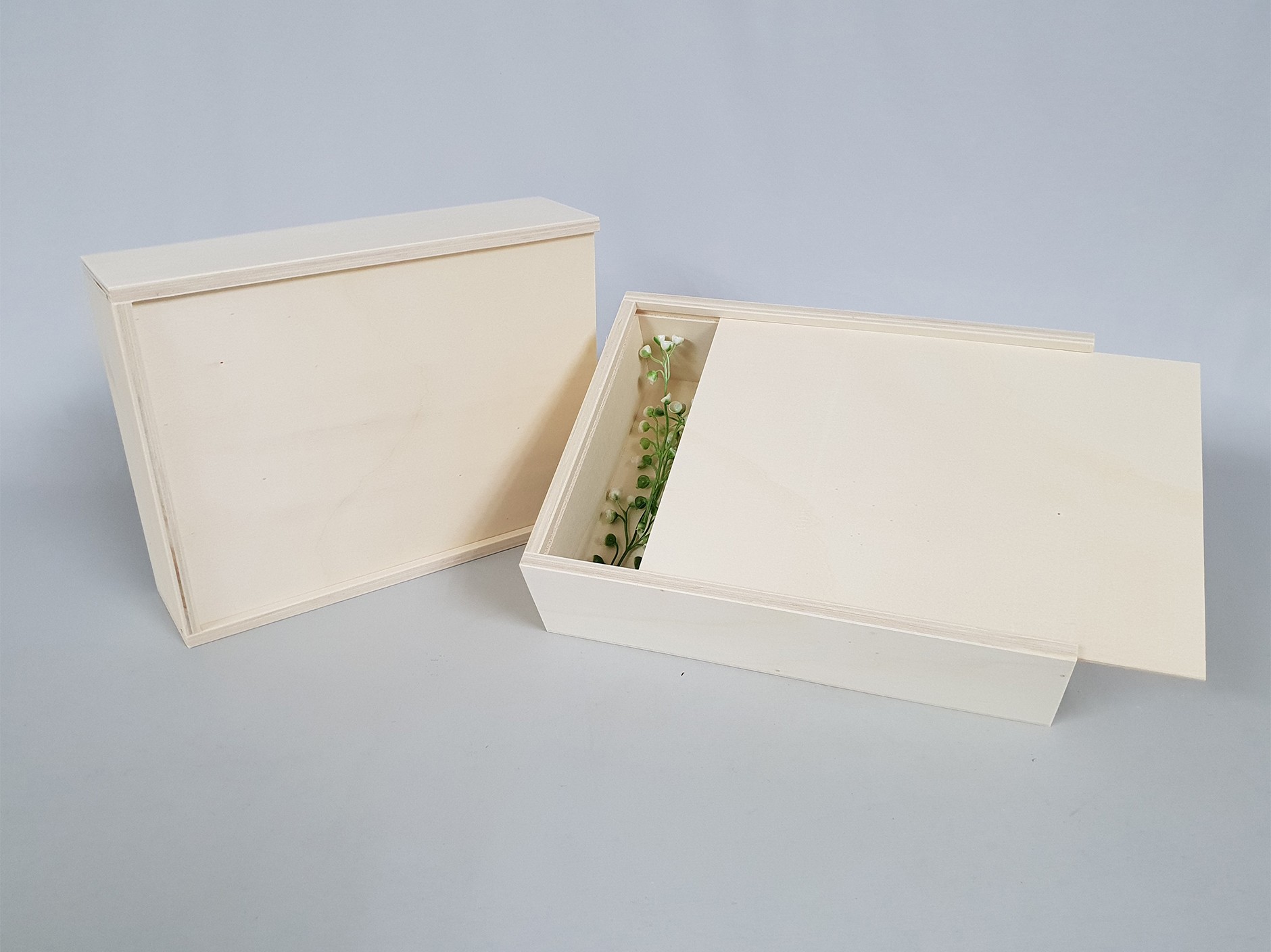 Wooden box 32x25x6 cm. with sliding cover Ref.P1454C8N
