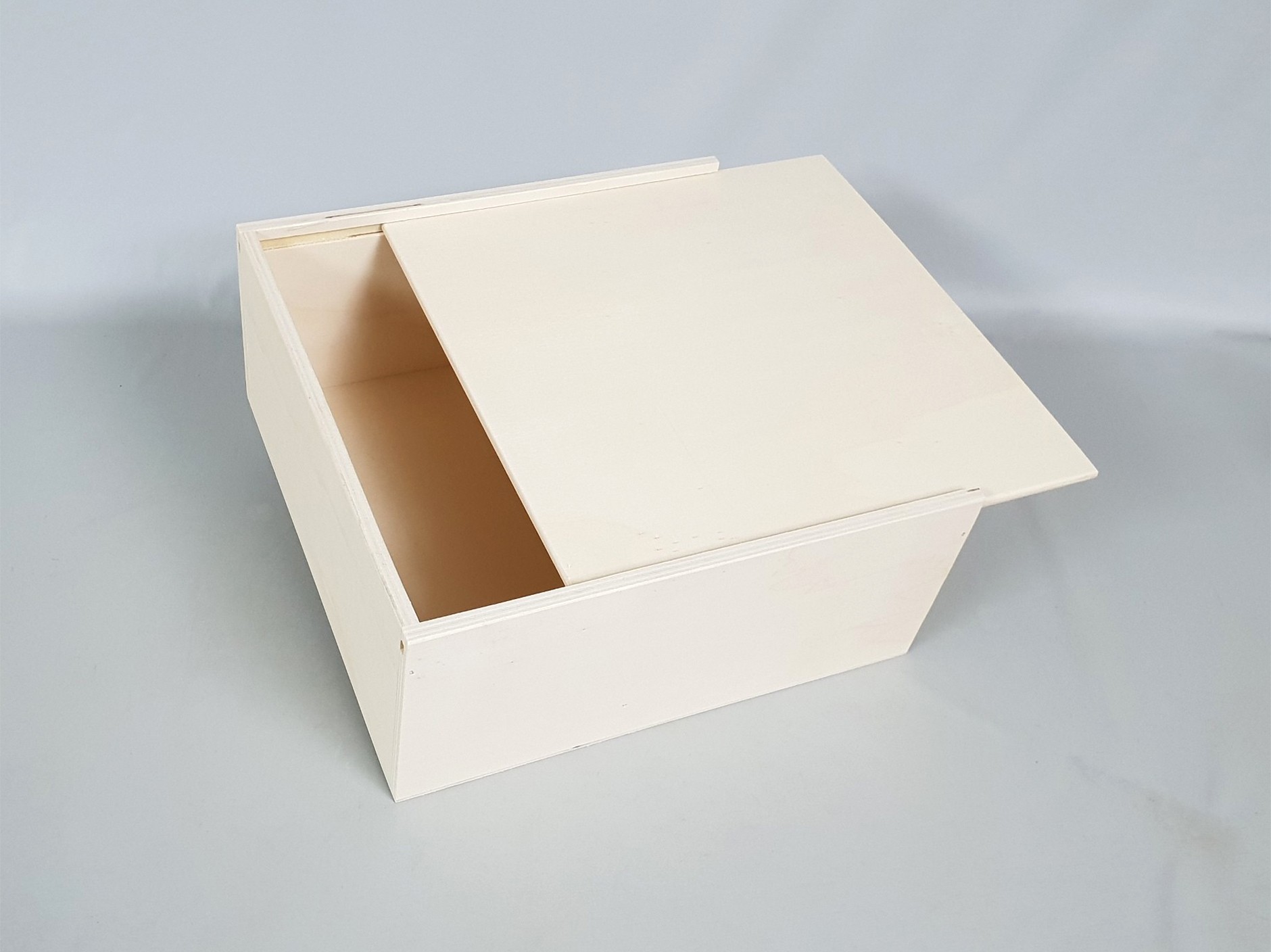 Caja de madera 27x27x12 cm. c/tapa corredera Ref.PC4K