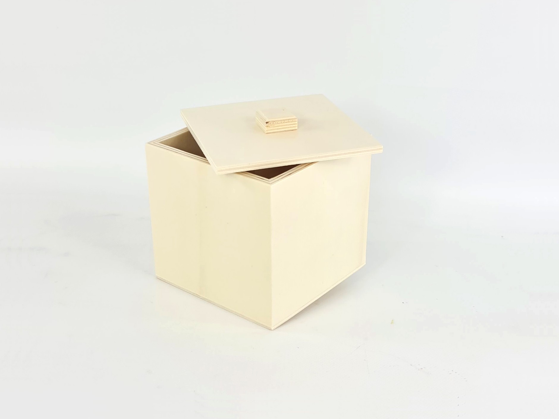 Cubic wooden box 13x13x13 cm. with lid Ref.P1985P