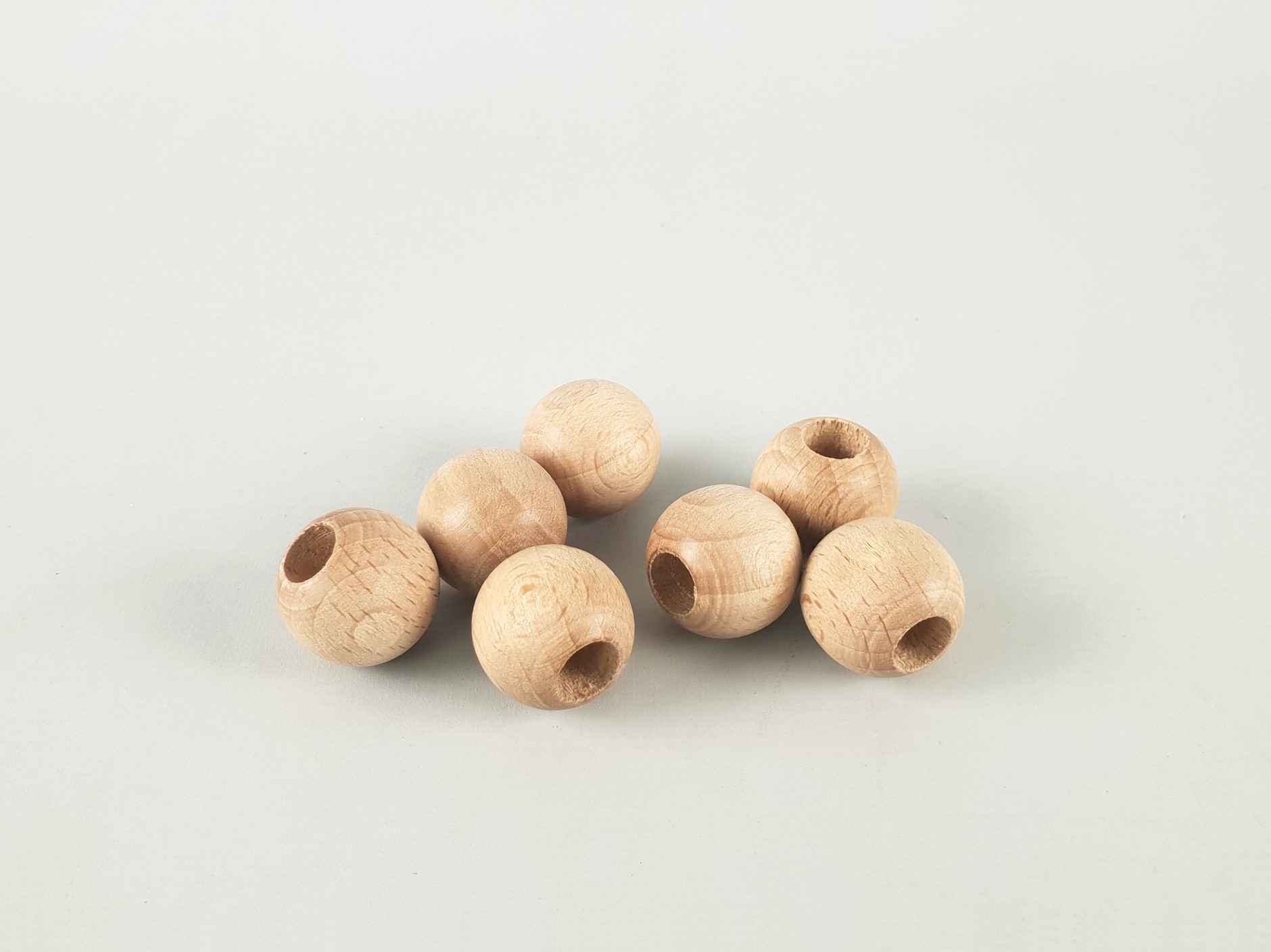 Bolas de madera Ø20 mm. c/T.8x10 mm.