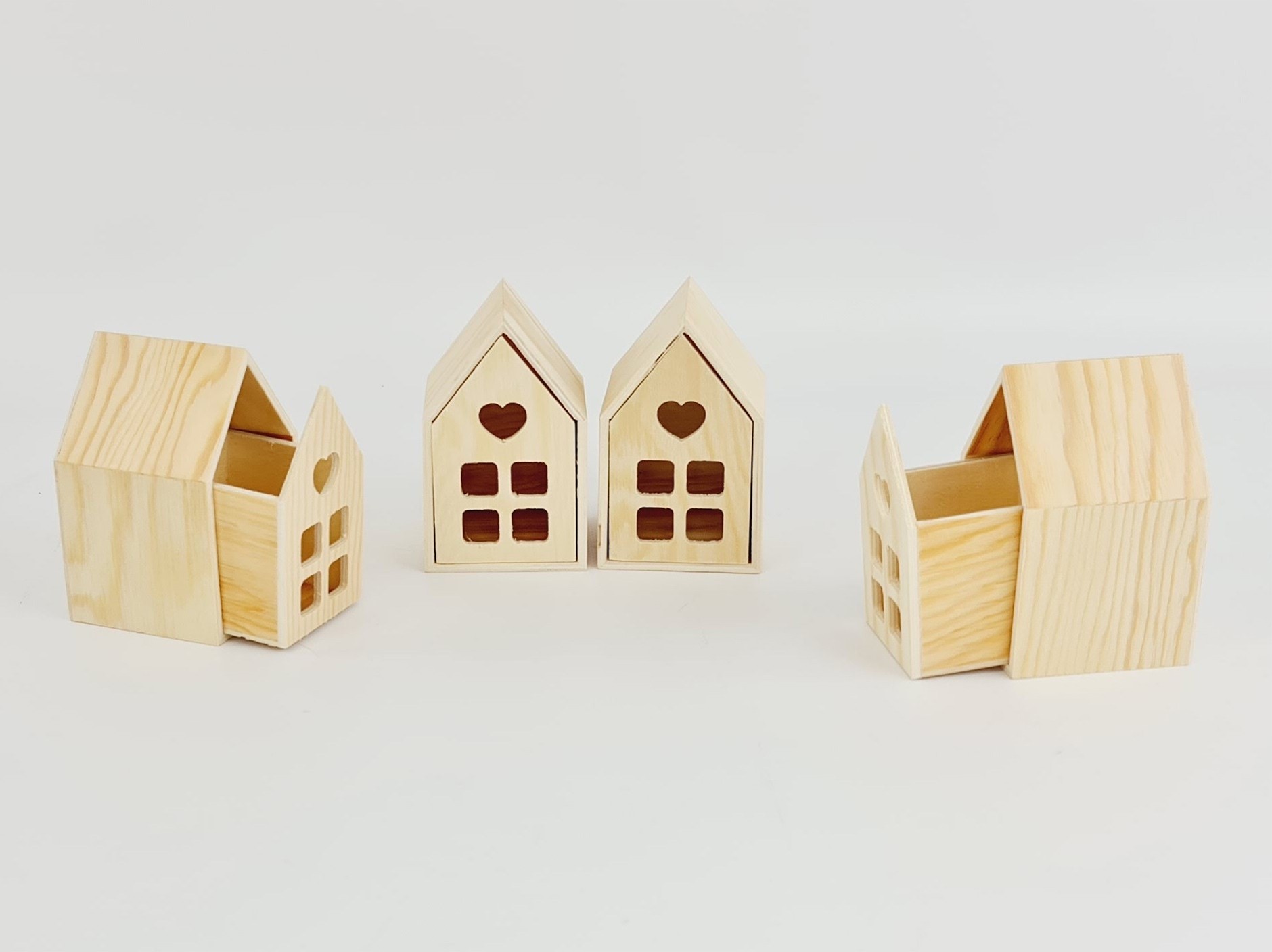 Wooden house box with windows Ref.PCP1