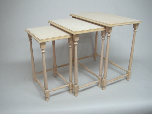 Set of 3 nesting tables. REF.1375